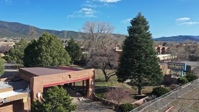 919 Paseo Del Pueblo Sur in Taos, NM - Foto de edificio - Building Photo