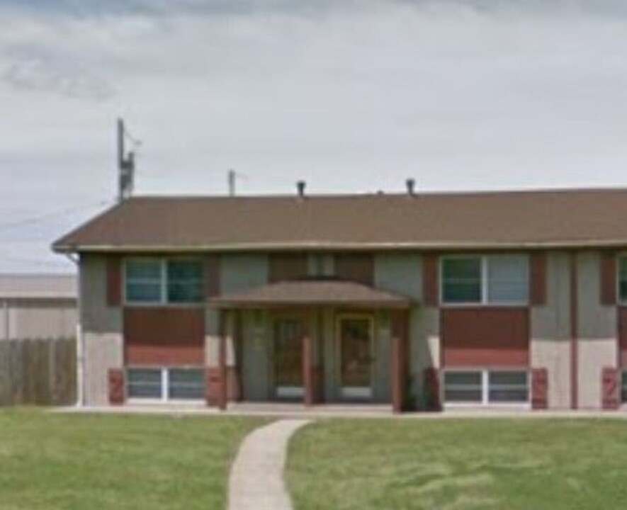 2445 S St Clair St in Wichita, KS - Foto de edificio