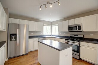 1772 Ellington Dr in Aurora, IL - Building Photo - Building Photo