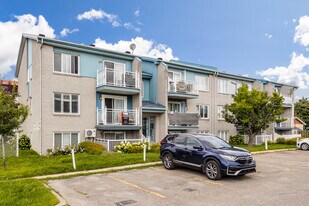 2215 Des Laurentides Boul in Laval, QC - Building Photo