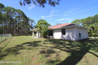 725 Dalhart Ave SW in Palm Bay, FL - Building Photo - Building Photo