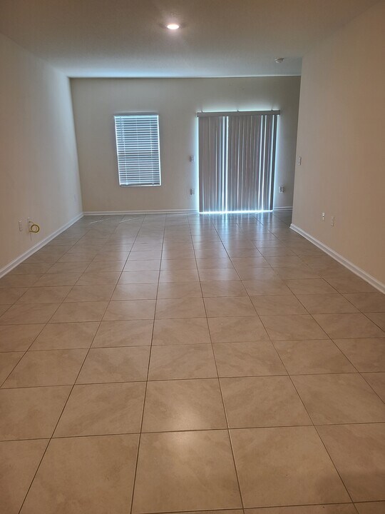 7737 Legacy Trl in Jacksonville, FL - Building Photo