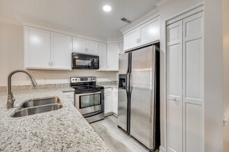 13822 Queens Harbor Rd in Charlotte, NC - Building Photo - Building Photo