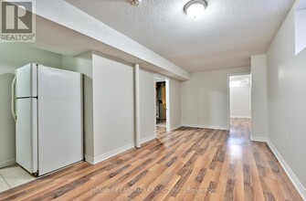 719 Stonebridge Ave in Mississauga, ON - Building Photo - Building Photo