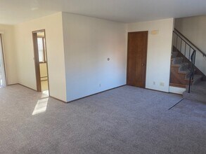 109 O'Neil Dr in Ames, IA - Building Photo - Building Photo