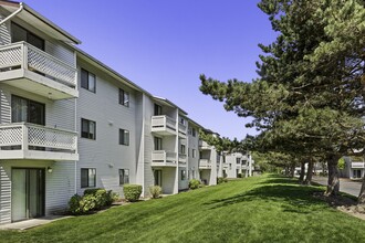 Campo Basso Apartment Homes in Lynnwood, WA - Foto de edificio - Building Photo