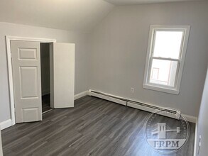 36 Linden St in New Bedford, MA - Building Photo - Building Photo