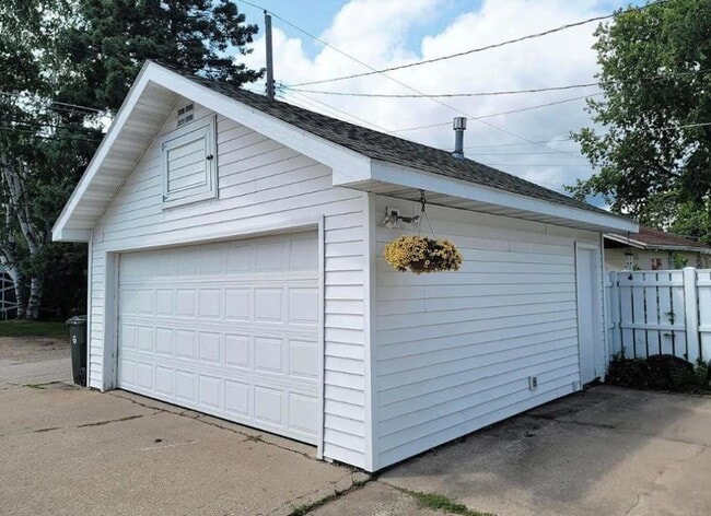 606 16th St S in Escanaba, MI - Building Photo - Building Photo