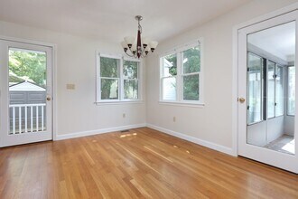 66 Pelham St in Newton, MA - Building Photo - Building Photo