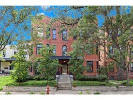 1520 Elliot Ave S in Minneapolis, MN - Building Photo