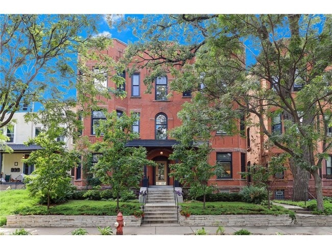 property at 1520 Elliot Ave S