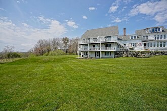 42 Washington Rd, Unit 1 in Rye, NH - Foto de edificio - Building Photo