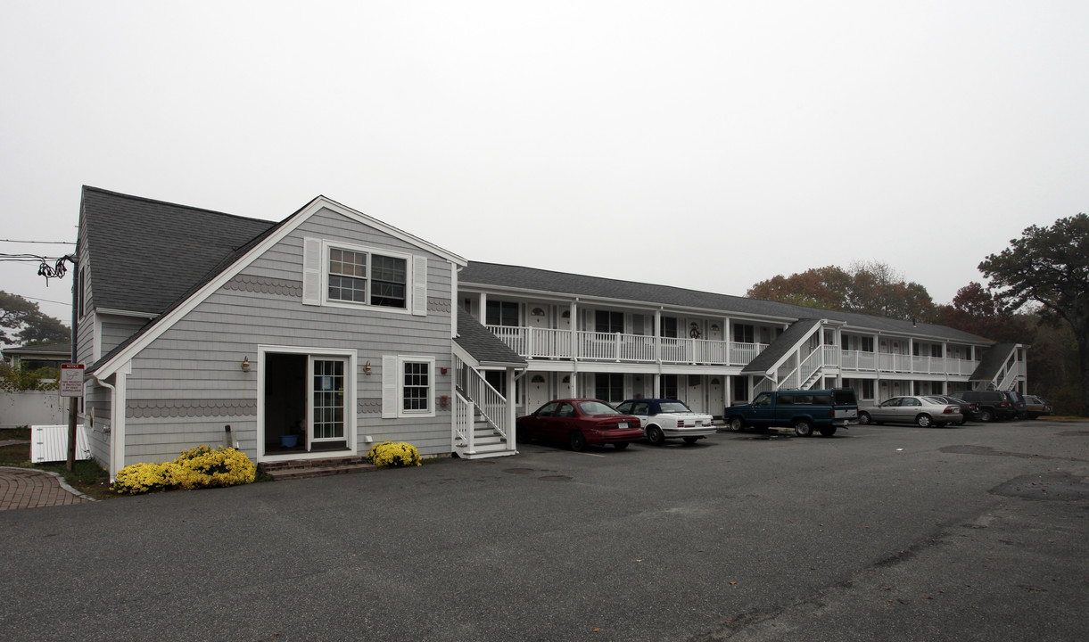 South Cape Apartments in West Dennis, MA - Foto de edificio