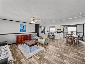 303 Mesa Rdg in Decatur, TX - Foto de edificio - Building Photo
