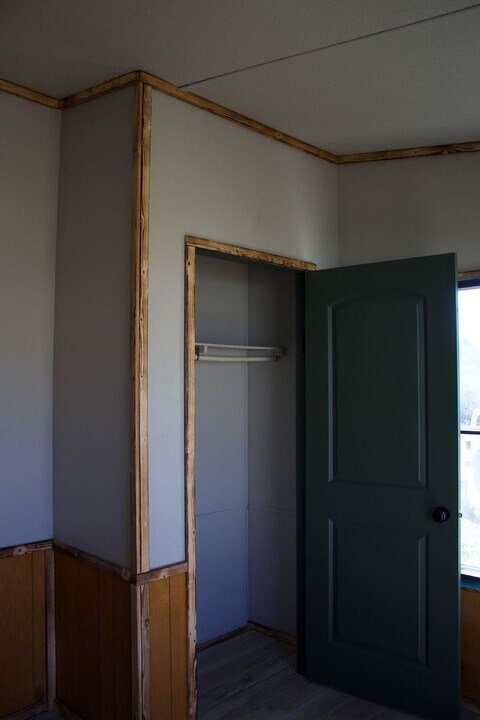 1843 Stephens Dr in Cassville, MO - Building Photo