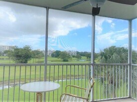 2851 S Palm Aire Dr in Pompano Beach, FL - Building Photo