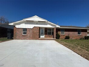 6905 NW 60th St in Bethany, OK - Building Photo - Building Photo