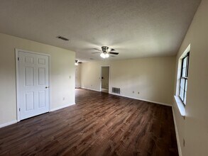 240 Honey Ln Cir in Hinesville, GA - Building Photo - Building Photo
