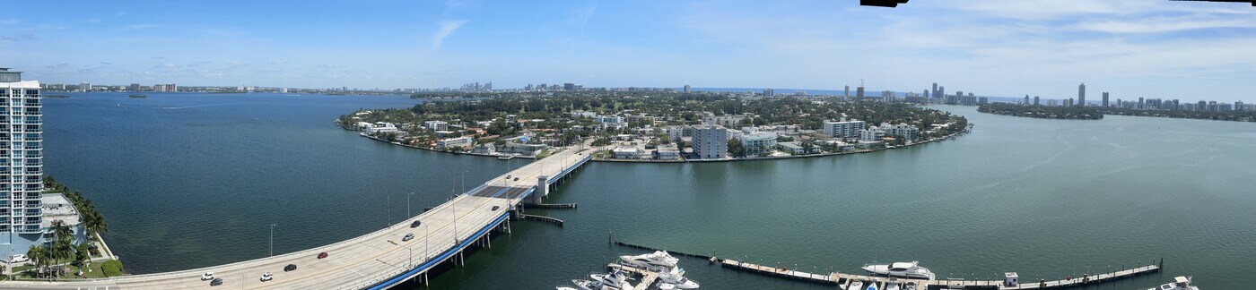 7601 E Treasure Dr, Unit PH-104 in North Bay Village, FL - Foto de edificio