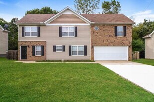 127 Lyndhurst Dr in La Vergne, TN - Building Photo