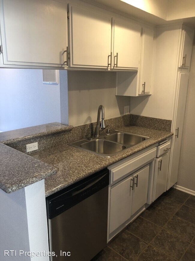 2642 S Sepulveda Blvd in Los Angeles, CA - Building Photo - Building Photo