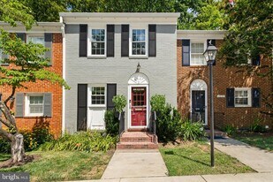 6627 Burlington Pl in West Springfield, VA - Building Photo