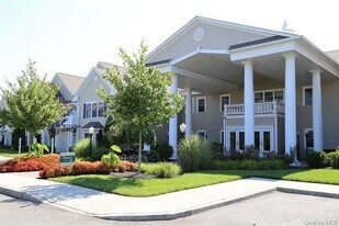 2200 Dolphin Ln in Holbrook, NY - Building Photo