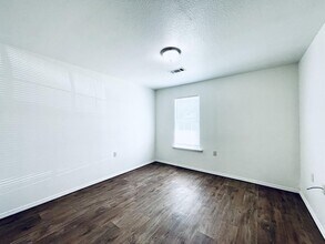 473763 E 1117 Rd in Muldrow, OK - Foto de edificio - Building Photo