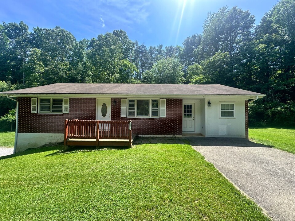 1091 Merrimac Rd in Blacksburg, VA - Building Photo