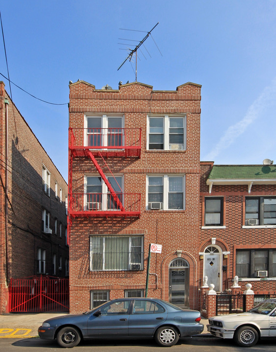 108-39 42nd Ave in Flushing, NY - Building Photo