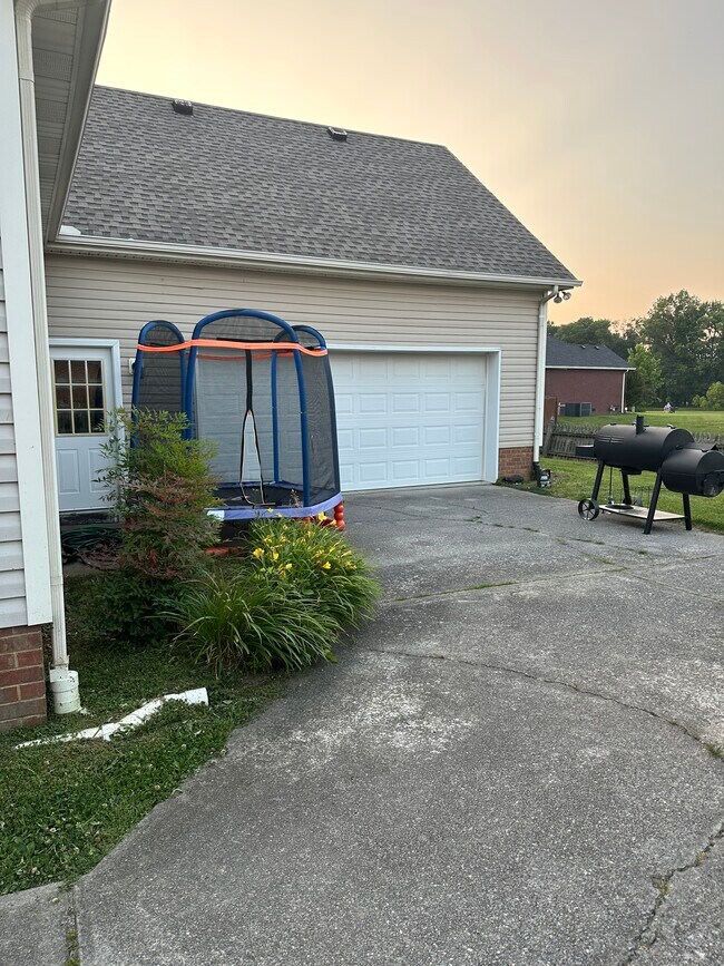 125 Foxrun in Springfield, TN - Building Photo - Building Photo