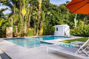 11403 NE 8th Ave in Biscayne Park, FL - Building Photo