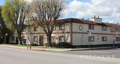 7355 Woodley Ave in Van Nuys, CA - Building Photo - Building Photo