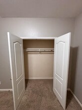 521 Small Cedar Dr, Unit Room 2 in League City, TX - Foto de edificio - Building Photo