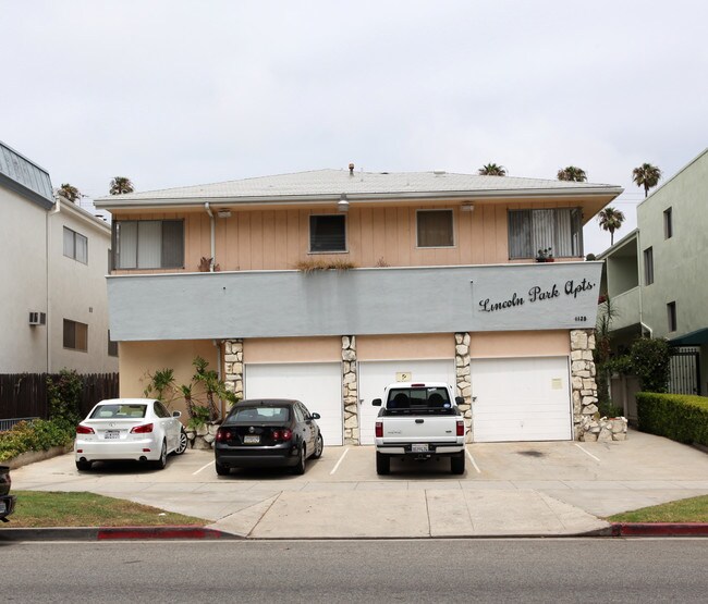 1129 Lincoln Blvd in Santa Monica, CA - Building Photo - Building Photo