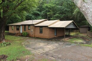 1950 Stemley Bridge Rd in Talladega, AL - Building Photo