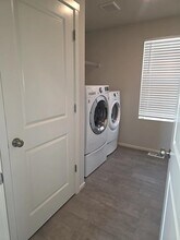 902 McCallum Ln in Woodburn, OR - Building Photo - Building Photo