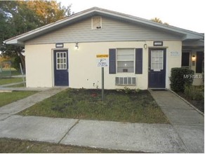 Caroline Court in Tavares, FL - Foto de edificio - Building Photo