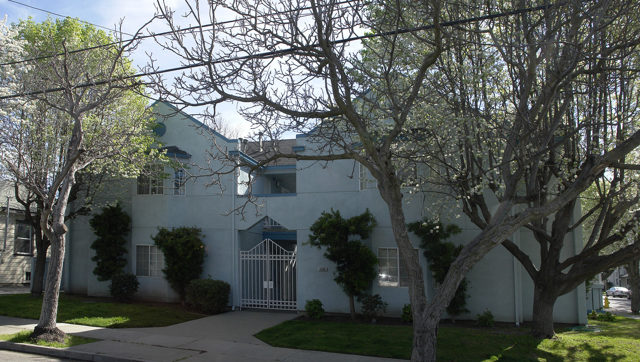 4590 Augustine St in Pleasanton, CA - Foto de edificio