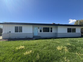 1211 Pennsylvania Ave in Beaumont, CA - Building Photo