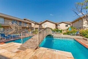 11334 Park Central Pl in Dallas, TX - Building Photo