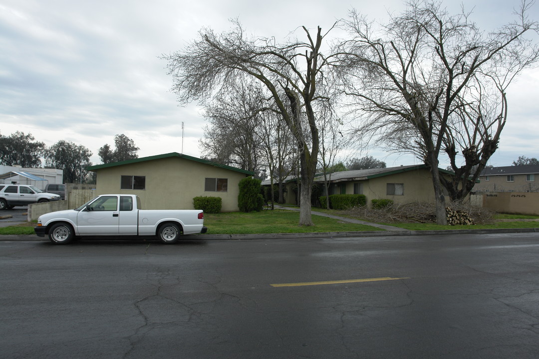 516 S G St in Madera, CA - Foto de edificio