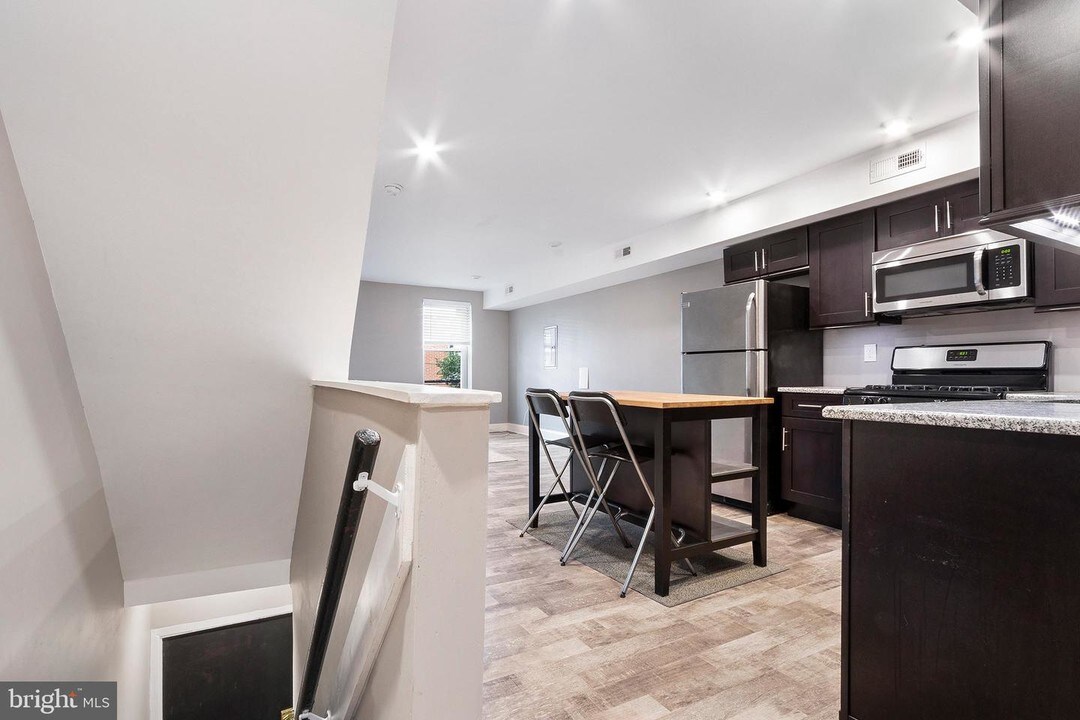 1930 Montrose St-Unit -2 in Philadelphia, PA - Building Photo