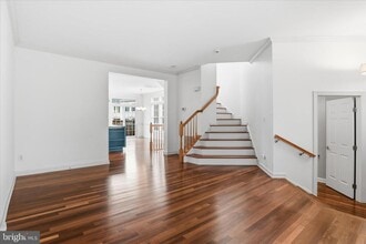 901 Harrison Cir in Alexandria, VA - Building Photo - Building Photo