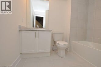 261 Skinner Rd in Waterdown, ON - Building Photo - Building Photo