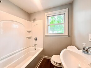 211 Spencer St in Naugatuck, CT - Building Photo - Building Photo