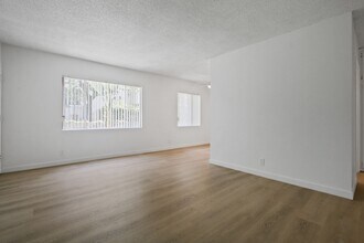 1437 Brockton Ave in Los Angeles, CA - Building Photo - Building Photo