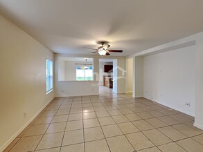 5145 Prairie View Way in Wesley Chapel, FL - Building Photo - Building Photo