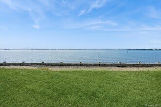 42 Barracuda Rd in East Quogue, NY - Building Photo - Building Photo