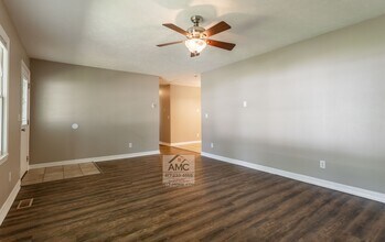 1008 S Oak Ridge Dr in Aurora, MO - Building Photo - Building Photo